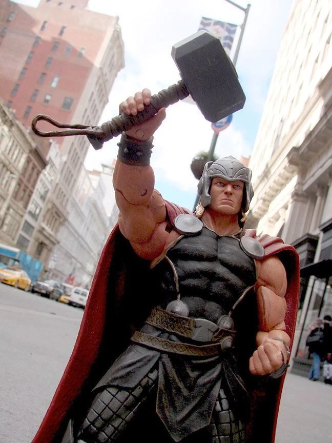 Diamond Select Marvel Select Mighty Thor Actionfigur – Bild 2